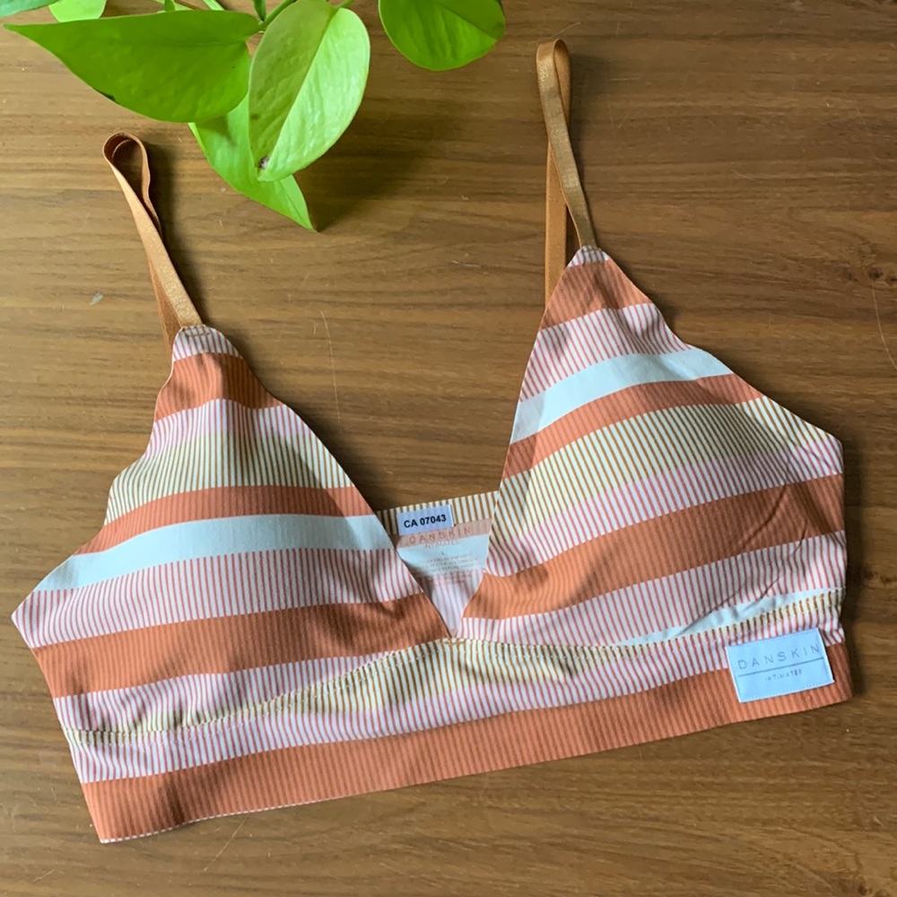 Danskin Intimates Seamless Plunge Bra Size Large